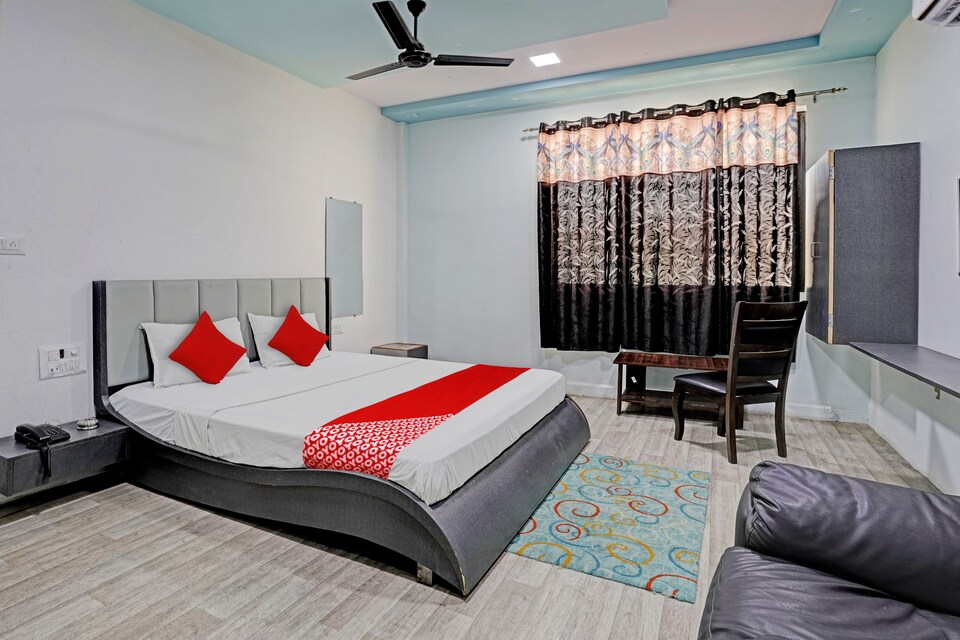 OYO Flagship Hotel 13insky, Kamrej Surat, Surat