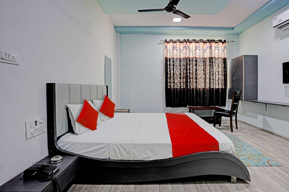 OYO Flagship Hotel 13insky, Kamrej Surat, Surat