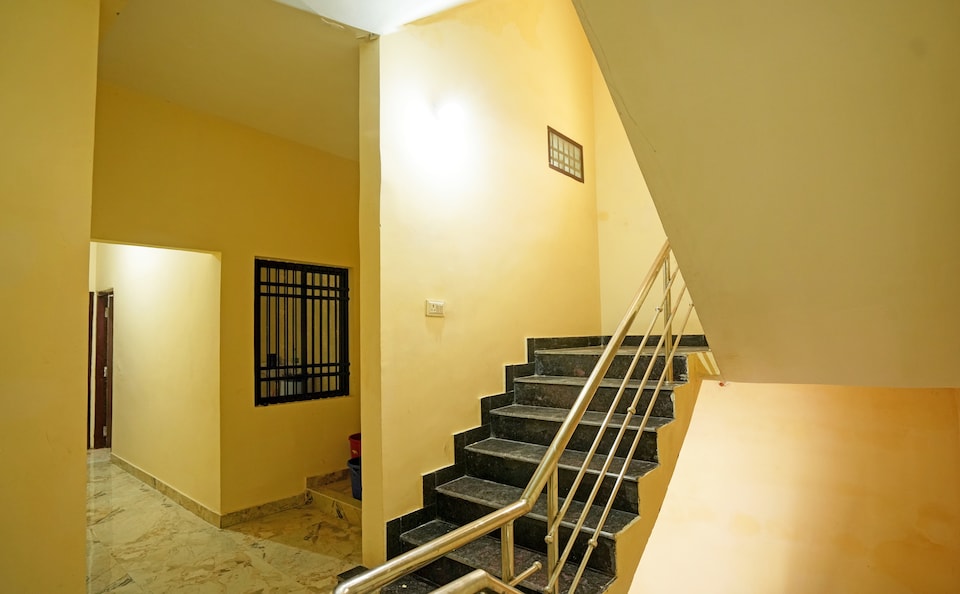 SPOT ON 81652E Hotel Safar Inn, Station Road, Raipur