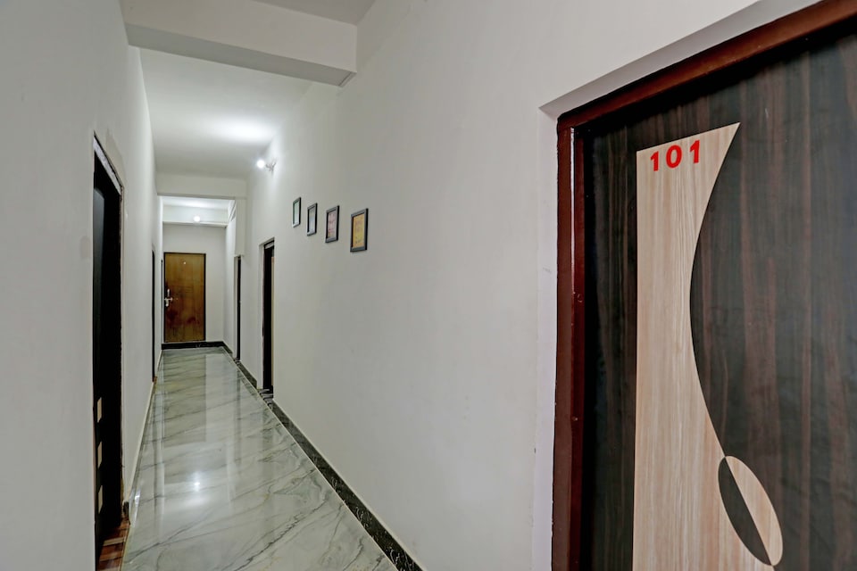 OYO 816537 Hotel Happy Inn, Aligarh, Aligarh