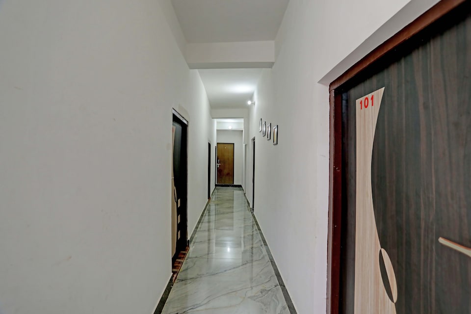 OYO 816537 Hotel Happy Inn, Aligarh, Aligarh