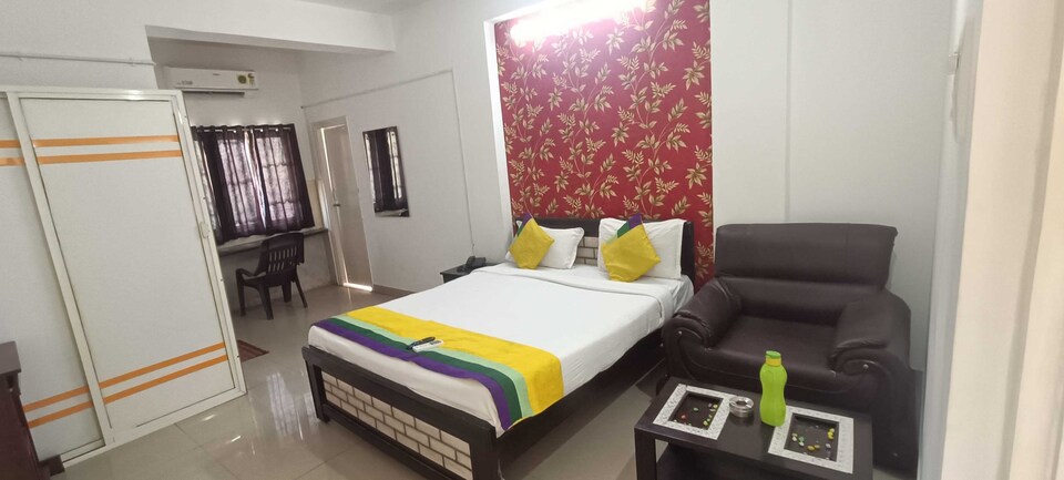 POP 81655A Sri Happy Stay Hotel , Abids-Nampally, Hyderabad