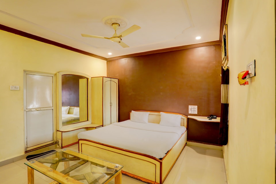OYO Hotel Santushti Maharaja , Dewas City, Dewas