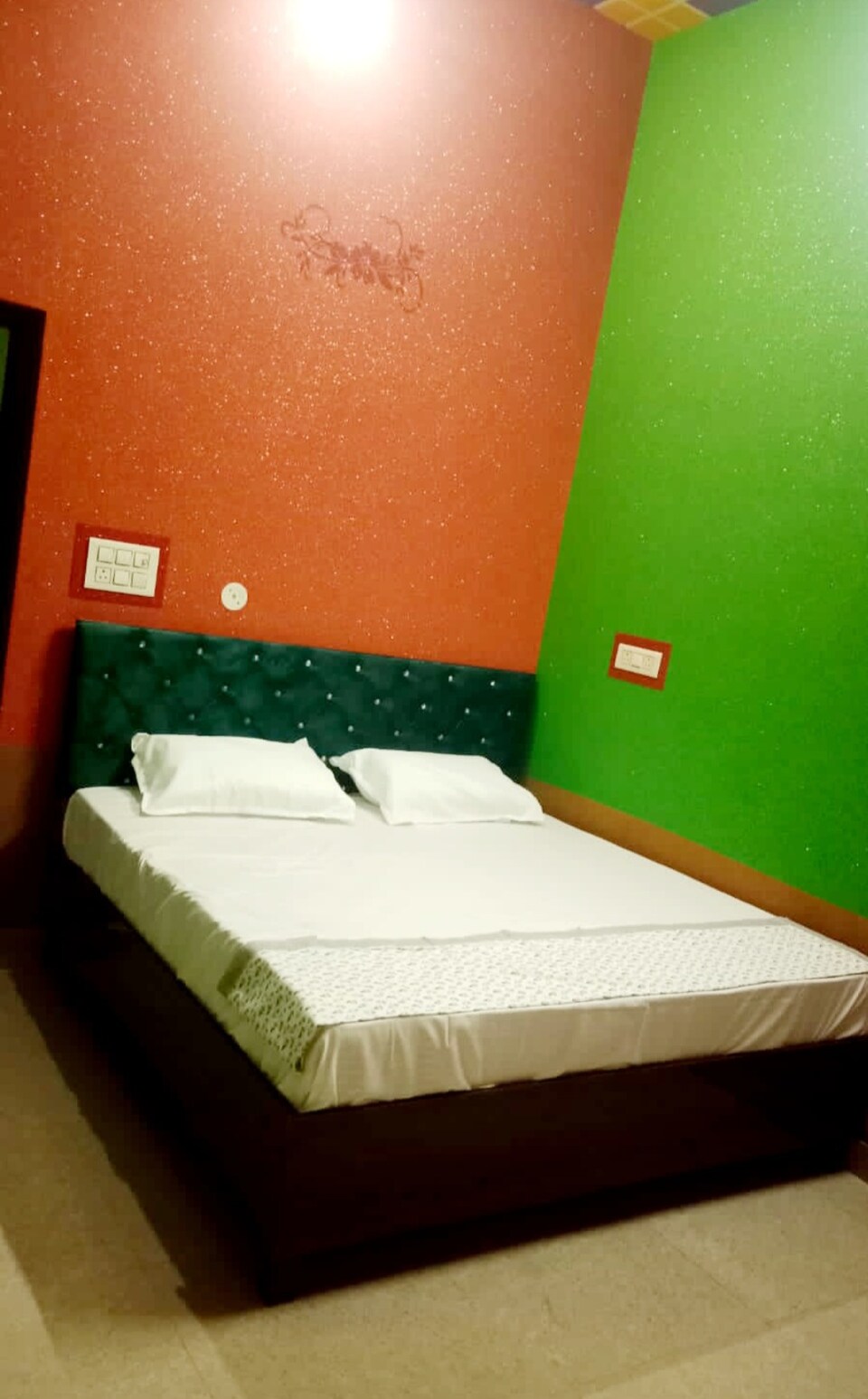OYO 816604 MID TOWN HOTEL, Hathras, Hathras