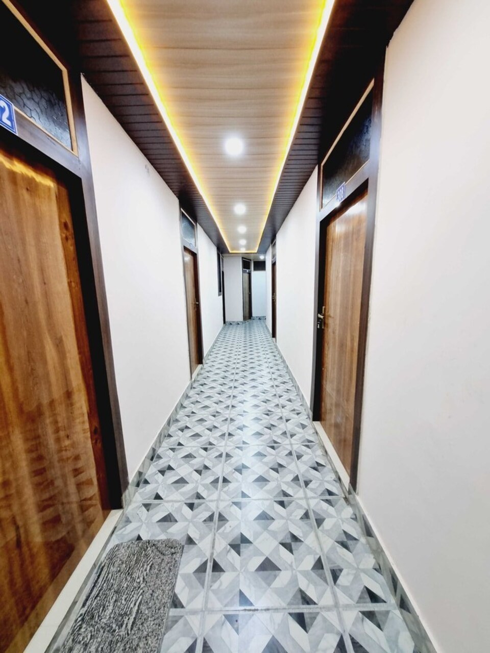 OYO 816604 MID TOWN HOTEL, Hathras, Hathras