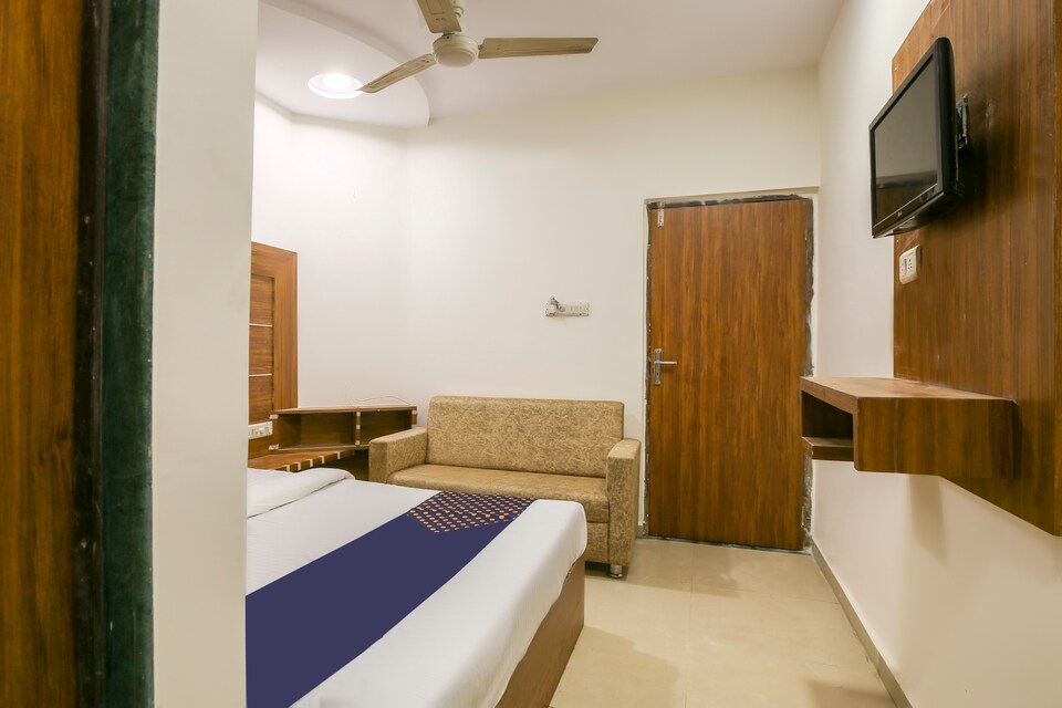 POP 81663K Hotel Khushi Palace , Ahmedabad Railway Station, Ahmedabad