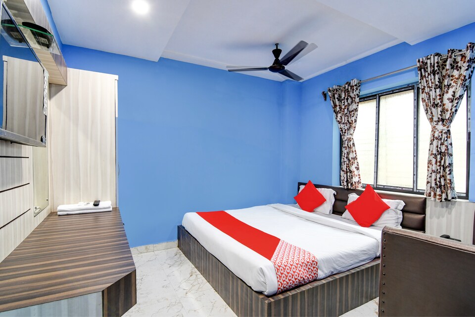 OYO Flagship Hotel Blue Abedin, Park Circus Kolkata, Kolkata