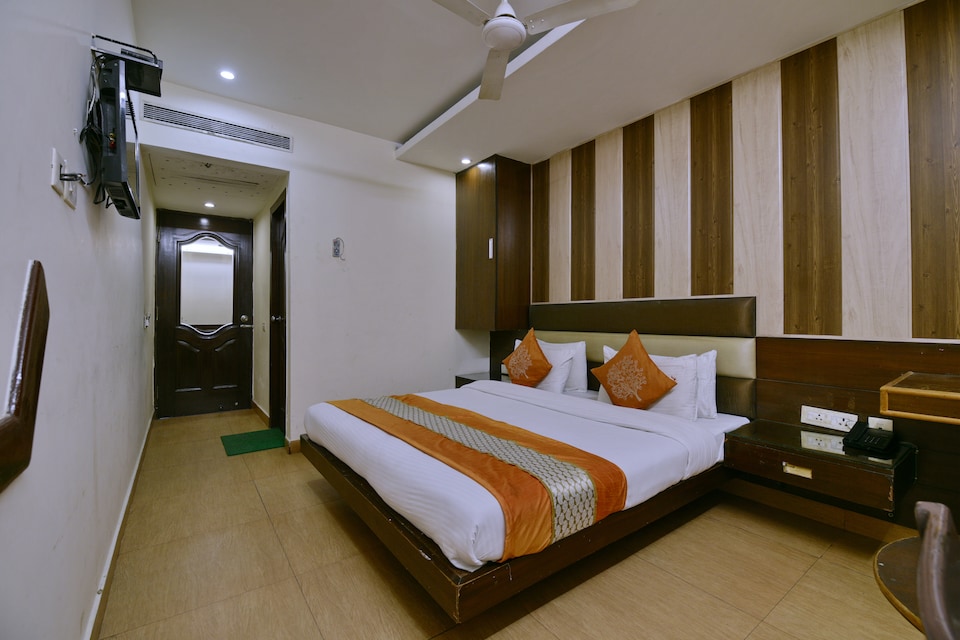 OYO 1721 Hotel Crown Royale, Dehradun ISBT, Dehradun