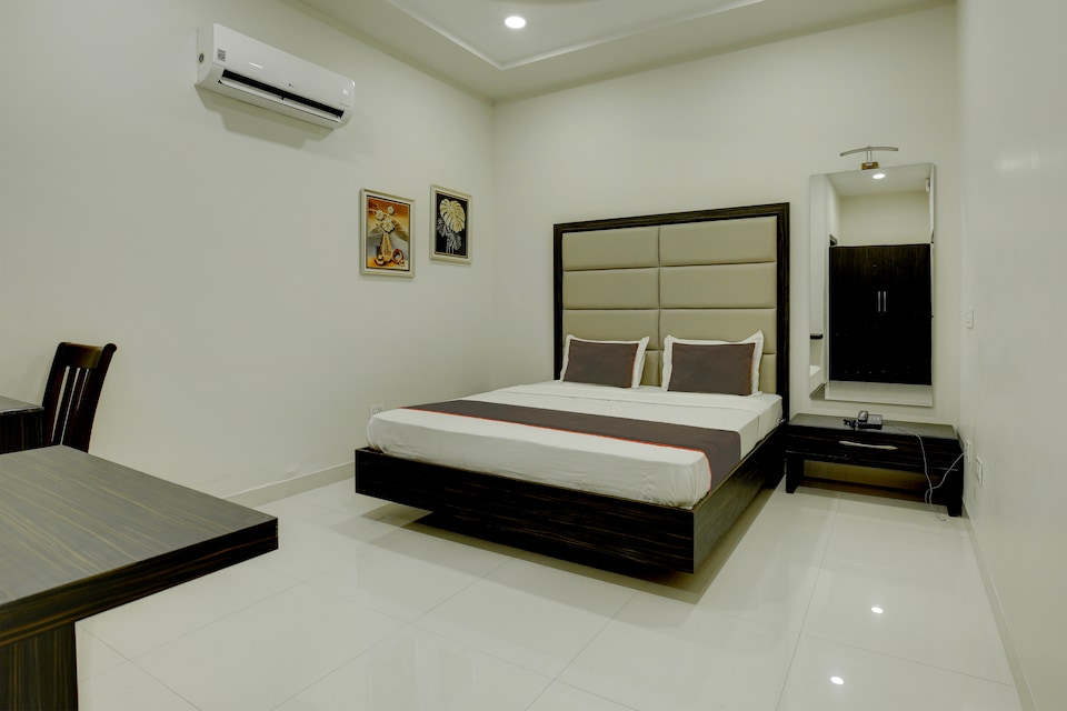 Collection O Ovel Hotel Grand, Jalandhar Bus Stand, Jalandhar