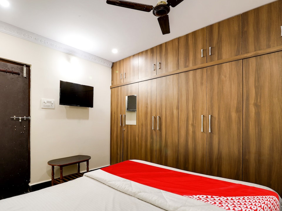 OYO Flagship Friends Luxury Rooms, Madhapur, Hyderabad