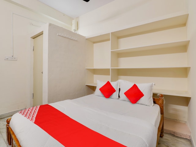 OYO Flagship Friends Luxury Rooms