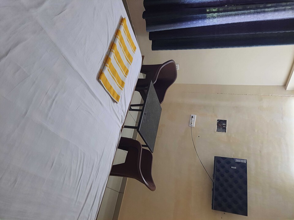 POP HOME 81680B Hill View Rooms, Nayagaon Chandigarh, Chandigarh