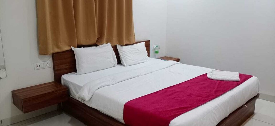 POP 81690H Hotel Siddhi Vinayak , MG Road Indore, Indore