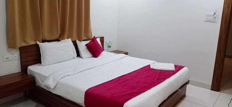 POP 81690H Hotel Siddhi Vinayak , MG Road Indore, Indore