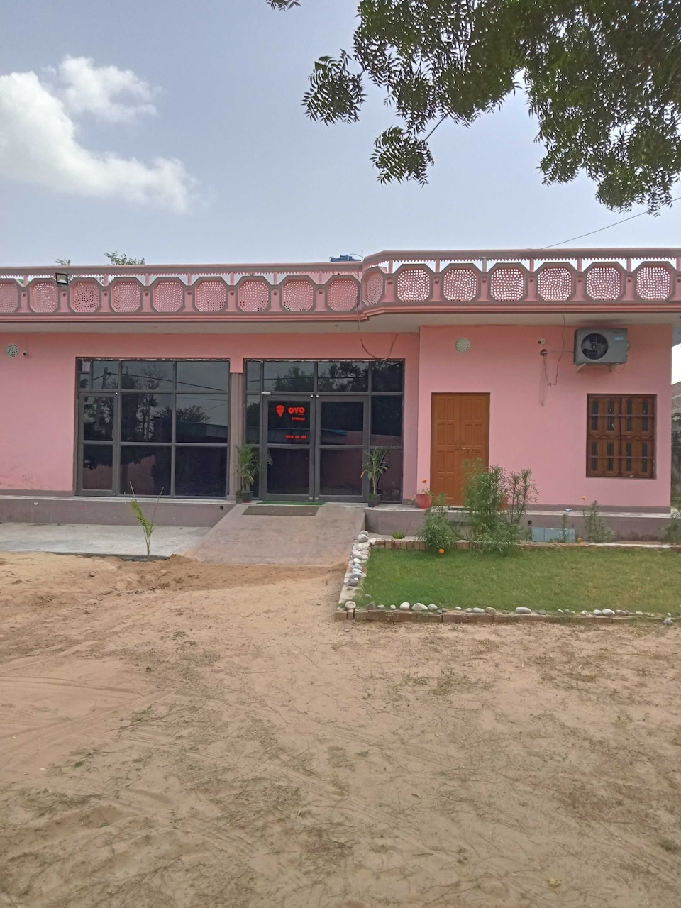 Hotel O Suraj Palza, Loharu, Loharu