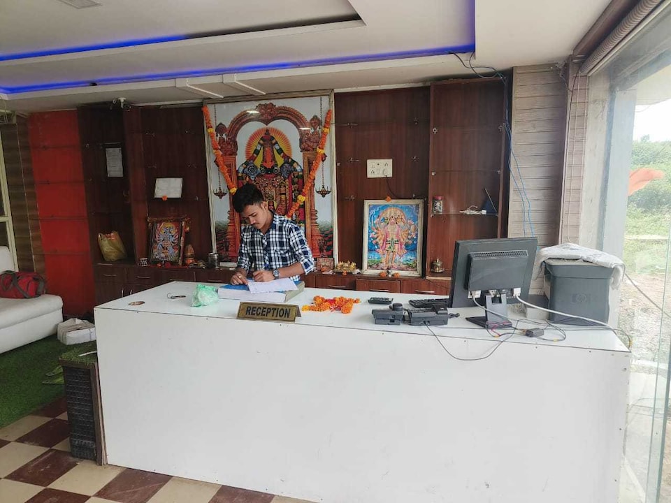 OYO Hotel White House, Pithampur Indore, Indore