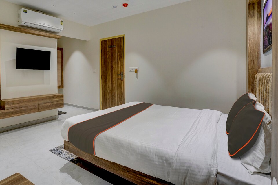 Collection O Hotel Sr Inn Rooms, Gnaesh Chokdi, Anand