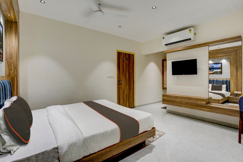 Collection O Hotel Sr Inn Rooms, Gnaesh Chokdi, Anand