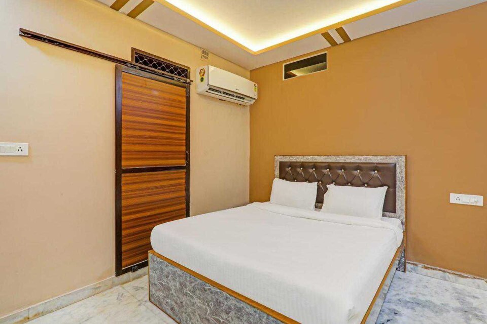 POP 81698H Hotel Surya , Kanpur Railway Station, Kanpur