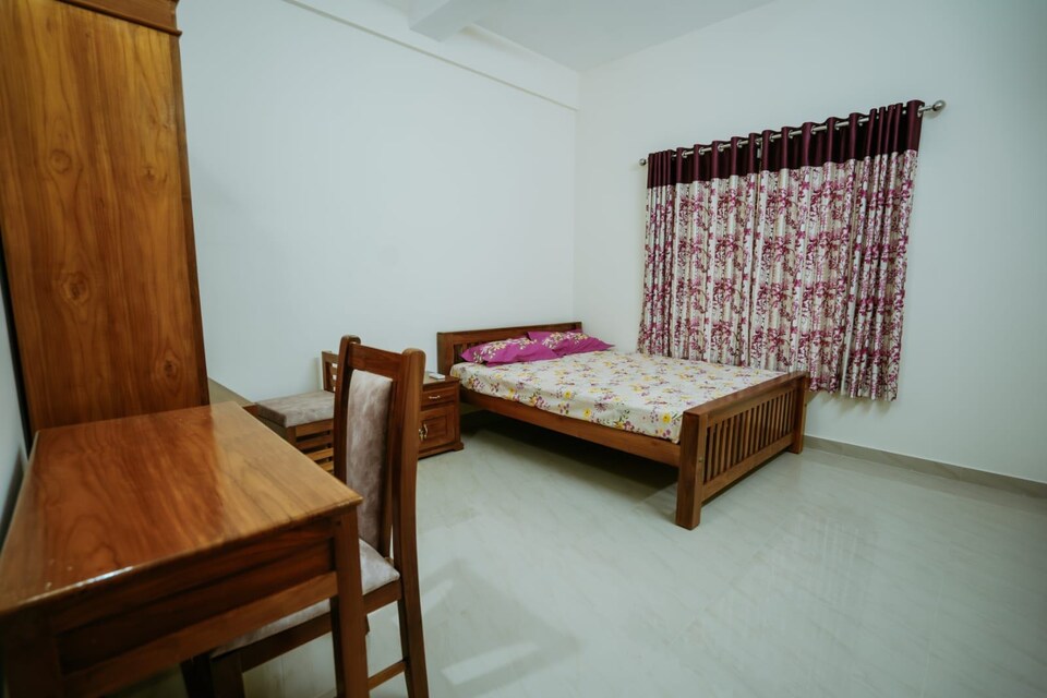 POP 81700C Mariyem Tower, Vytilla Kochi, कोच्चि