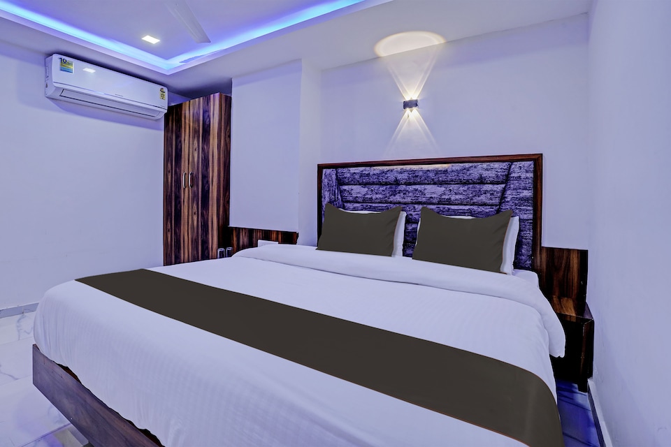 Collection O Hotel Neek Palace , Vastrapur Ahmedabad, Ahmedabad