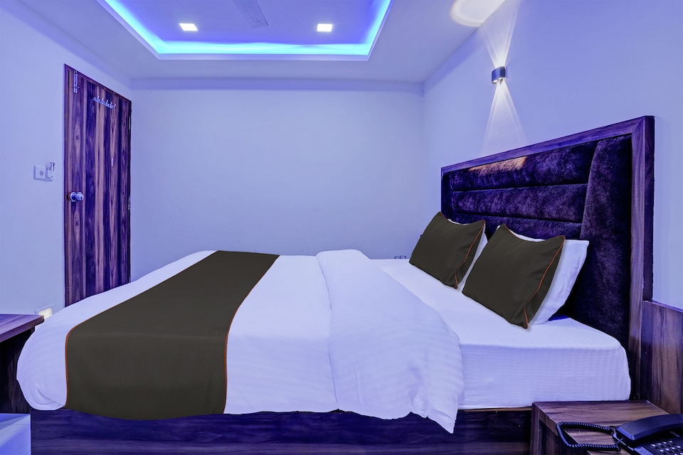 Collection O Hotel Neek Palace , Vastrapur Ahmedabad, Ahmedabad