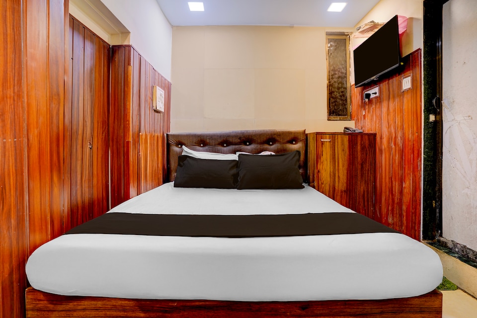 Collection O Chena Creek Godbandar Formerly Hotel Spotlight, Mumbai Borivali-Dahisar-Mira Road, Mumbai