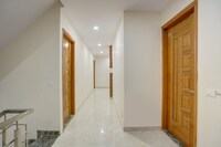 OYO 817063 Hotel HC South Crown