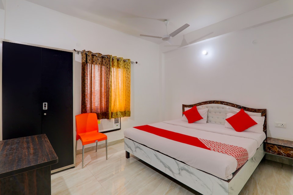 OYO Flagship Hotel Suraj , Banquet Hall & Restaurant, Maharajganj, MAHARAJGANJ
