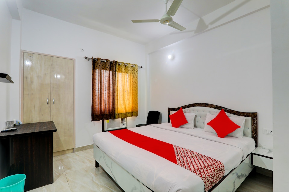 OYO Flagship Hotel Suraj , Banquet Hall & Restaurant, Maharajganj, MAHARAJGANJ