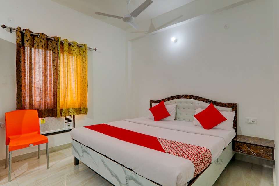 OYO Flagship Hotel Suraj , Banquet Hall & Restaurant, Maharajganj, MAHARAJGANJ