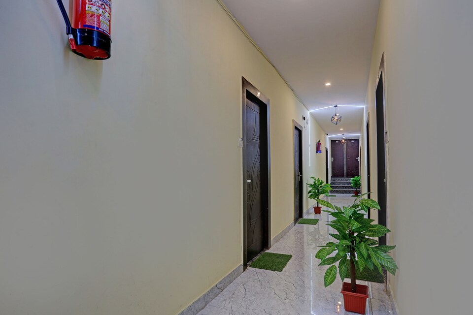 SPOT ON Star Guest House, Anand Vihar Delhi, Delhi