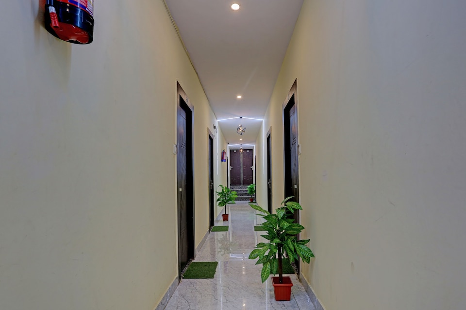 SPOT ON Star Guest House, Anand Vihar Delhi, Delhi