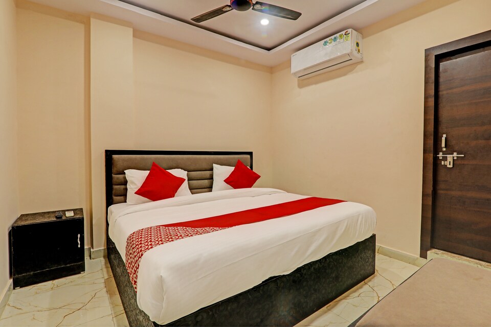 OYO Flagship Madhav Inn, Charbagh Lucknow, Lucknow