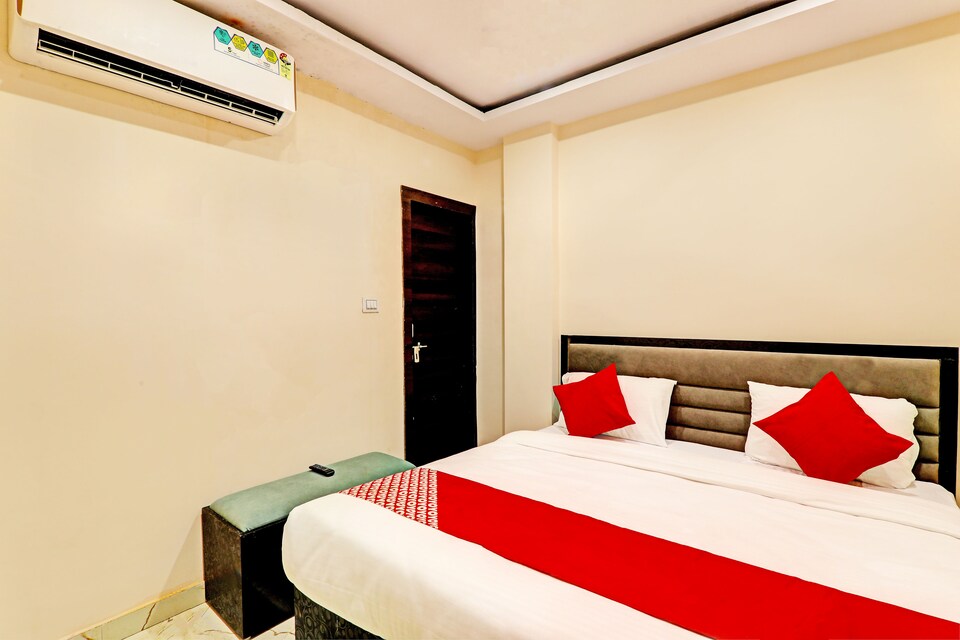 OYO Flagship Madhav Inn, Charbagh Lucknow, Lucknow