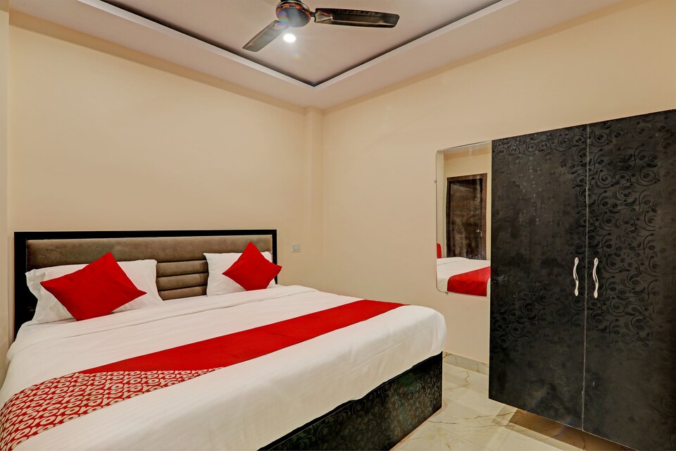 OYO Flagship Madhav Inn, Charbagh Lucknow, Lucknow