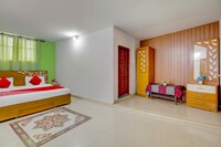 OYO Flagship Hill Bird Heritage Homes