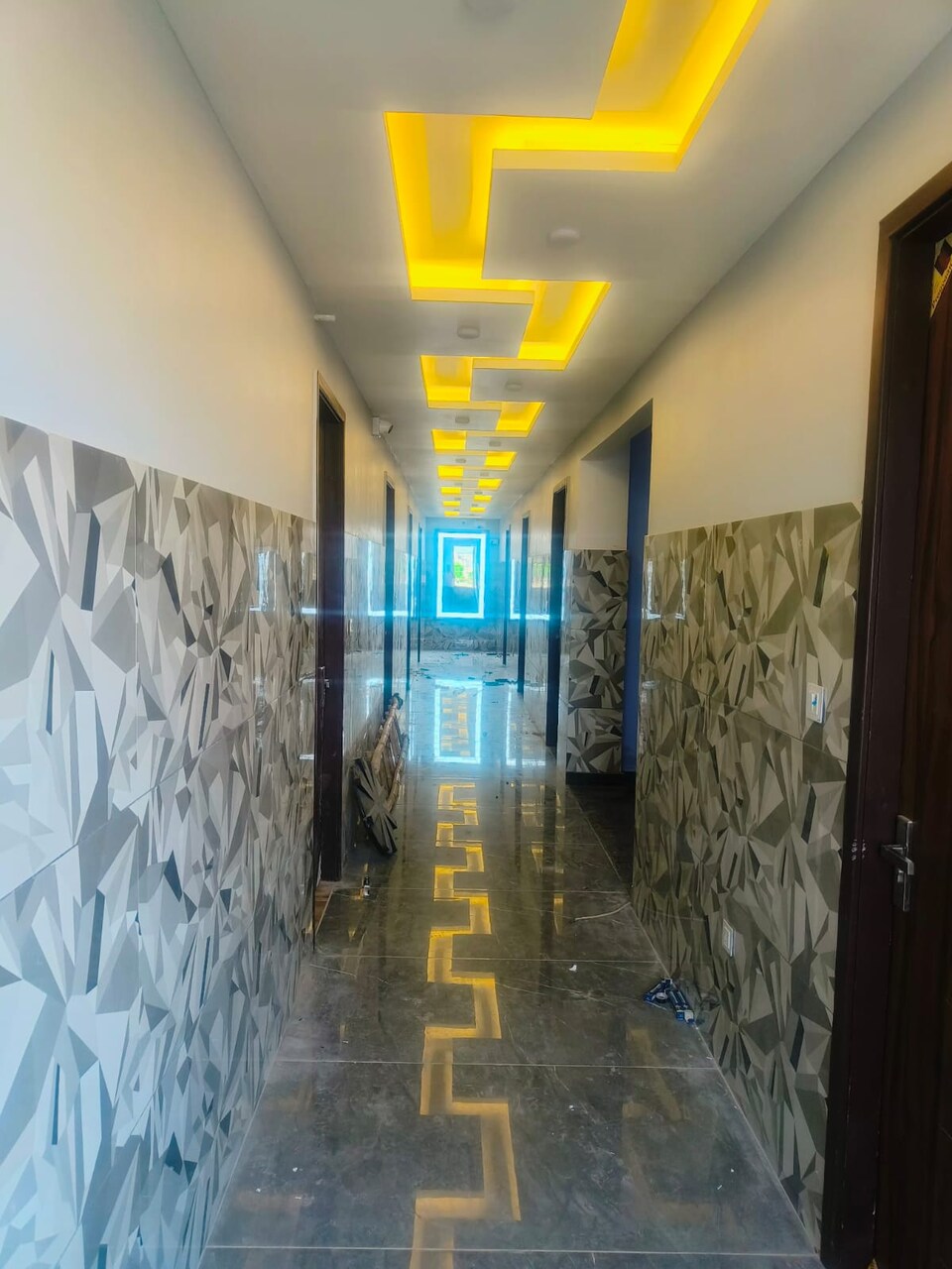 POP 81720C Hotel Lotus Highway Inn, Meerut, Meerut