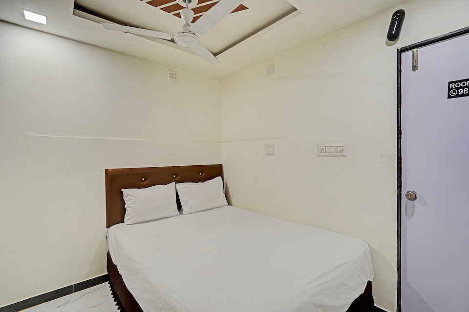 OYO HS Palace , Deesa, Palanpur