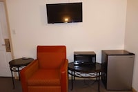 HomeTown Inn By OYO Lakin, KS