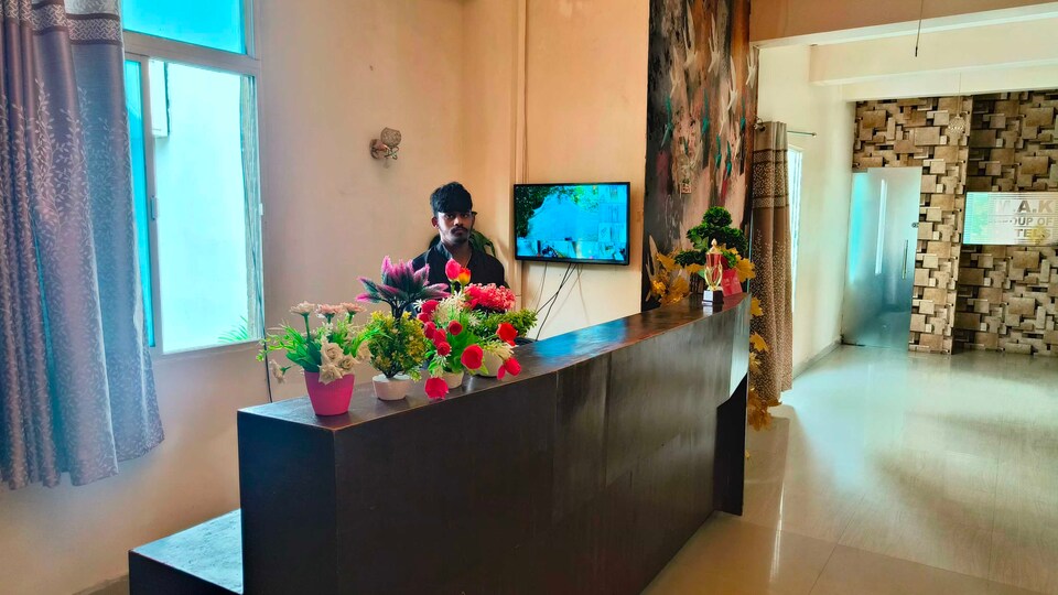 POP 81724H Loyal Suits , Banjara Hills, Hyderabad