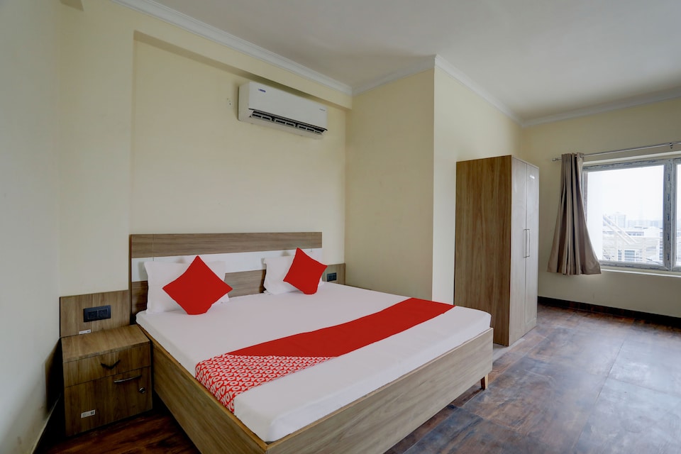 SPOT ON Hotel Wave Inn, Greater Noida, Noida