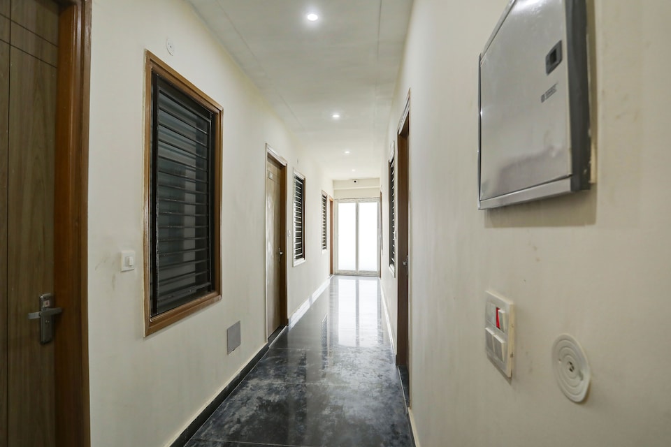 SPOT ON Hotel Wave Inn, Greater Noida, Noida