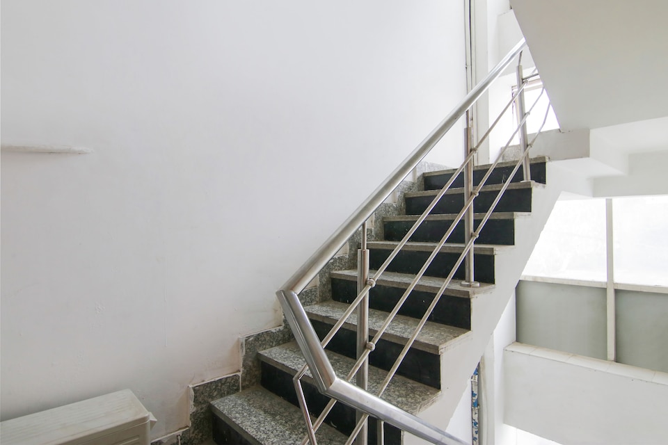 Hotel O Silver Key, Rajouri Garden Delhi, Delhi
