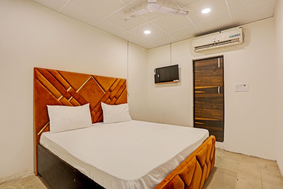 Hotel O Silver Key, Rajouri Garden Delhi, Delhi