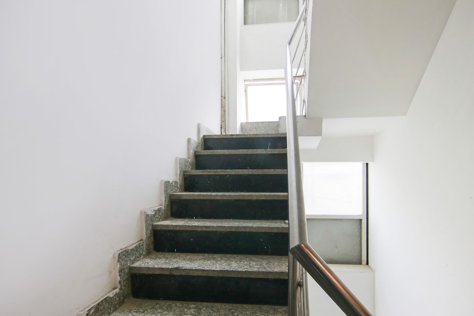 Hotel O Silver Key, Rajouri Garden Delhi, Delhi