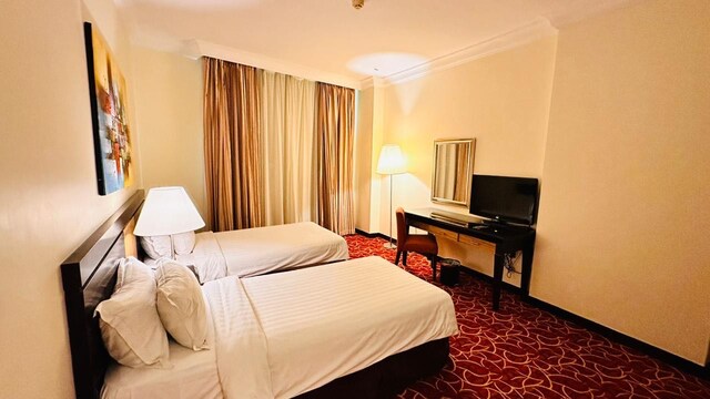 OYO HOME 1117 Dream City Hotel Apartments 2bhk