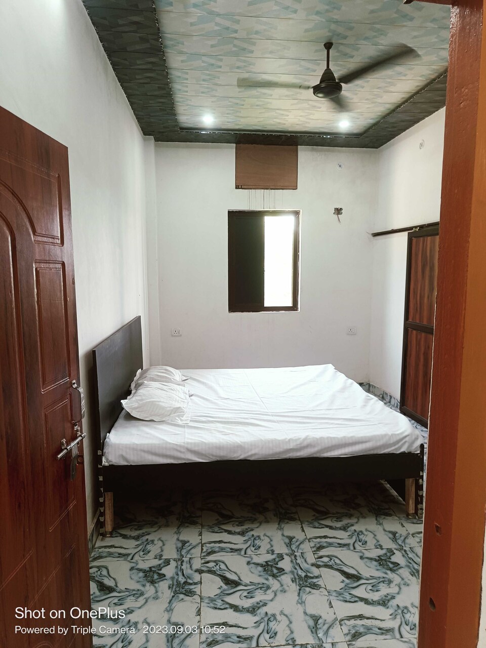 OYO SR Family Restaurant & Hotel, Home Hardoi, Book ₹844 OYO