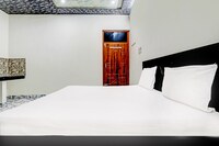 OYO SR Family Restaurant & Hotel