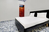 OYO SR Family Restaurant & Hotel